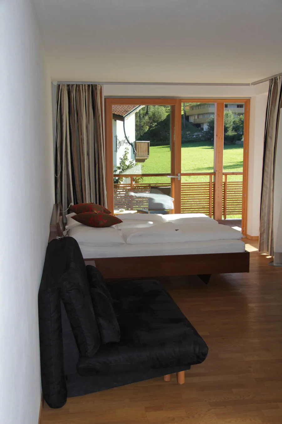 Pokój rodzinny z tarasem i rozkładaną sofą · Garni Hotel Am Burghügel